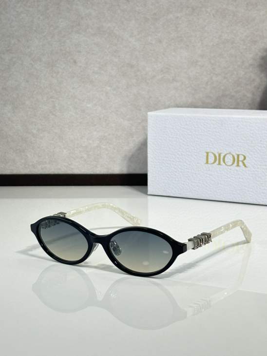 Picture of Dior Sunglasses _SKUfw76301179fw